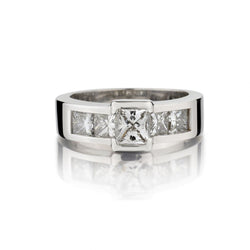 Ladies 14kt W/G  Diamond Ring. 1.50ct Tw