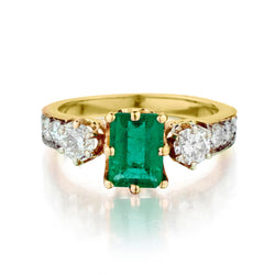 Ladies 18kt Yellow Gold Green Emerald and Diamond Ring .