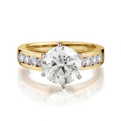 Ladies 14kt yellow gold diamond ring. 3.55 Carat Weight