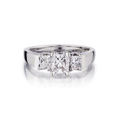 Ladies 18kt W/G Princess Cut 3 Stone Diamond Ring.1.27ct Tw.