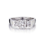 Ladies 18kt W/G Princess Cut 3 Stone Diamond Ring.1.27ct Tw.