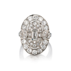 Vintage Ladies Platinum and Diamond Ring. Art Deco Era