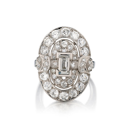 Vintage Ladies Platinum and Diamond Ring. Art Deco Era