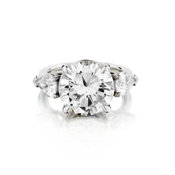 Ladies 18kt White Gold Diamond Ring. 6.80 Natural Brilliant Cut Diamond.