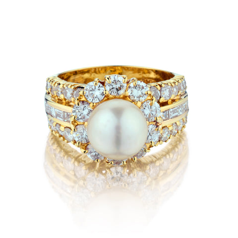 Ladies 18kt Yellow Gold Pearl and Diamond Ring.