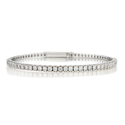 18kt White Gold Diamond Bangle. 33 x 2.50ct Tw