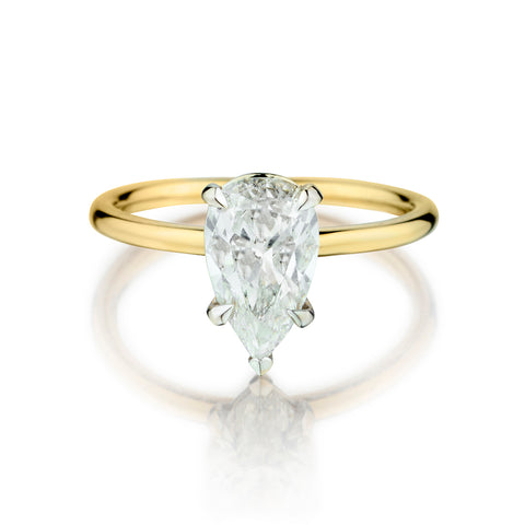18kt Yellow Gold Pear Shape Diamond Ring. 1.41 Carat Weight.