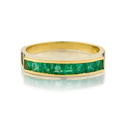 18kt Yellow Gold Green Emerald Band. 8 X 1.00ct Tw