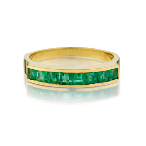 18kt Yellow Gold Green Emerald Band. 8 X 1.00ct Tw