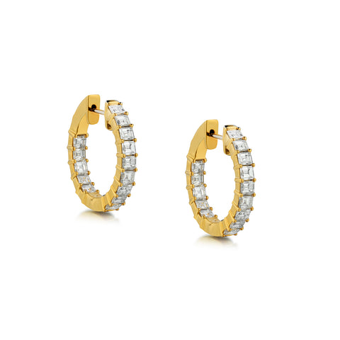 18kt Yellow Gold Hoop Earrings.set with   Square Cut Diamonds.2.70ct Tw