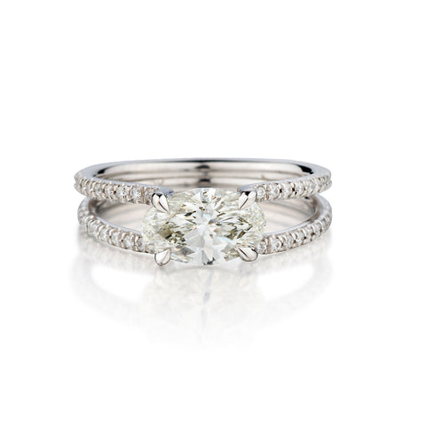 Ladies 14kt White Gold Diamond Ring. 1.40 Oval Cut