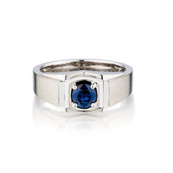 18kt White Gold Blue Sapphire Ring. 0.60 ct