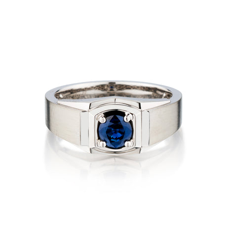 18kt White Gold Blue Sapphire Ring. 0.60 ct