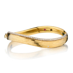 Roberto Coin Elephant Skin Bangle / Bracelet in 18kt Yellow Gold. Weight: 26.4 grams