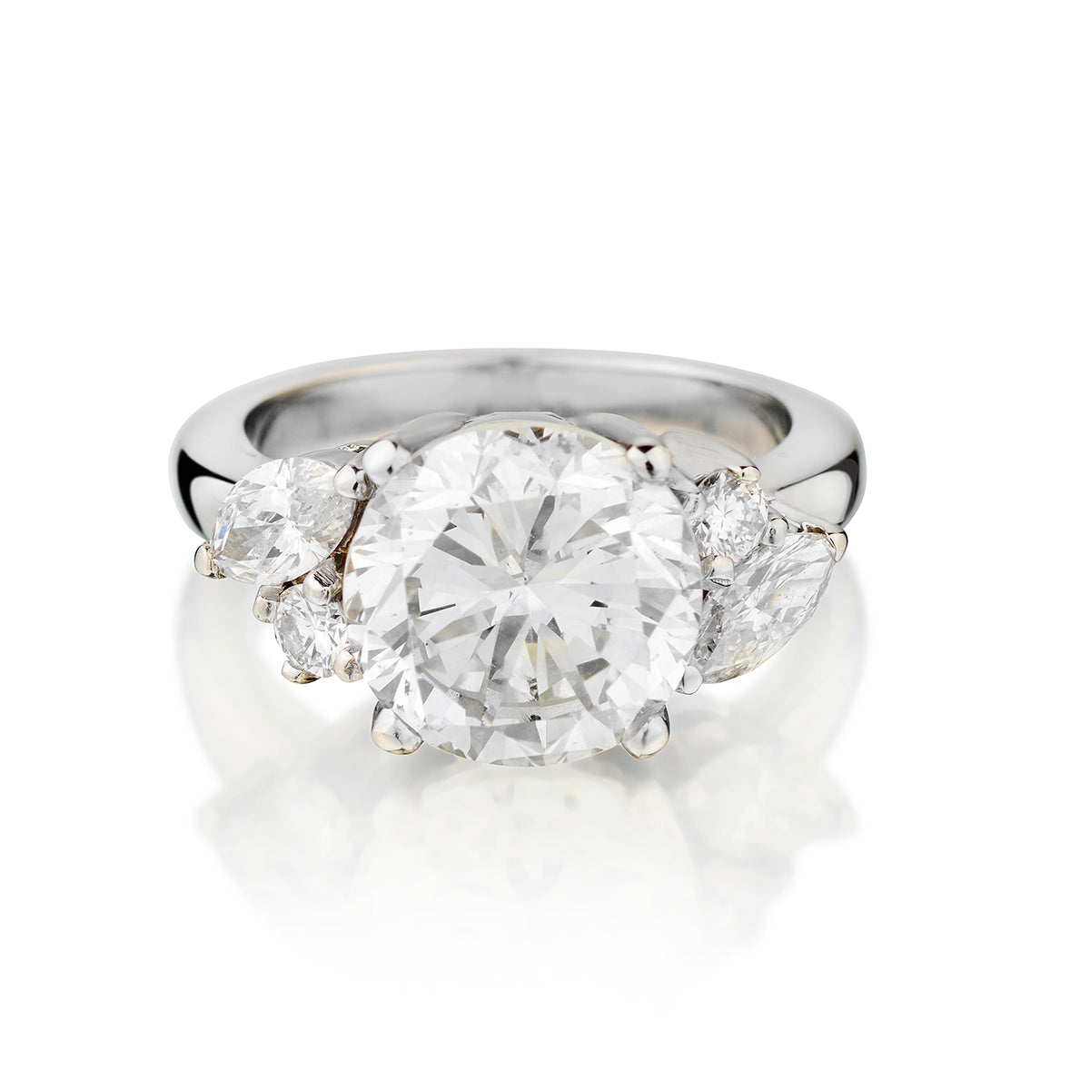 14kt White Gold Brilliant Cut Diamond Ring. 5.20 ct