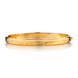 18kt Yellow Gold Oval Hinged Bangle. S/M. Weight: 12 Grams