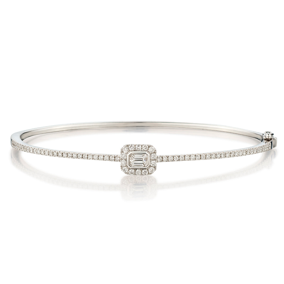 18kt White Gold Diamond Bangle. 0.85ct Tw