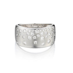 18kt White Gold Diamond Band. 0.58ct Tw