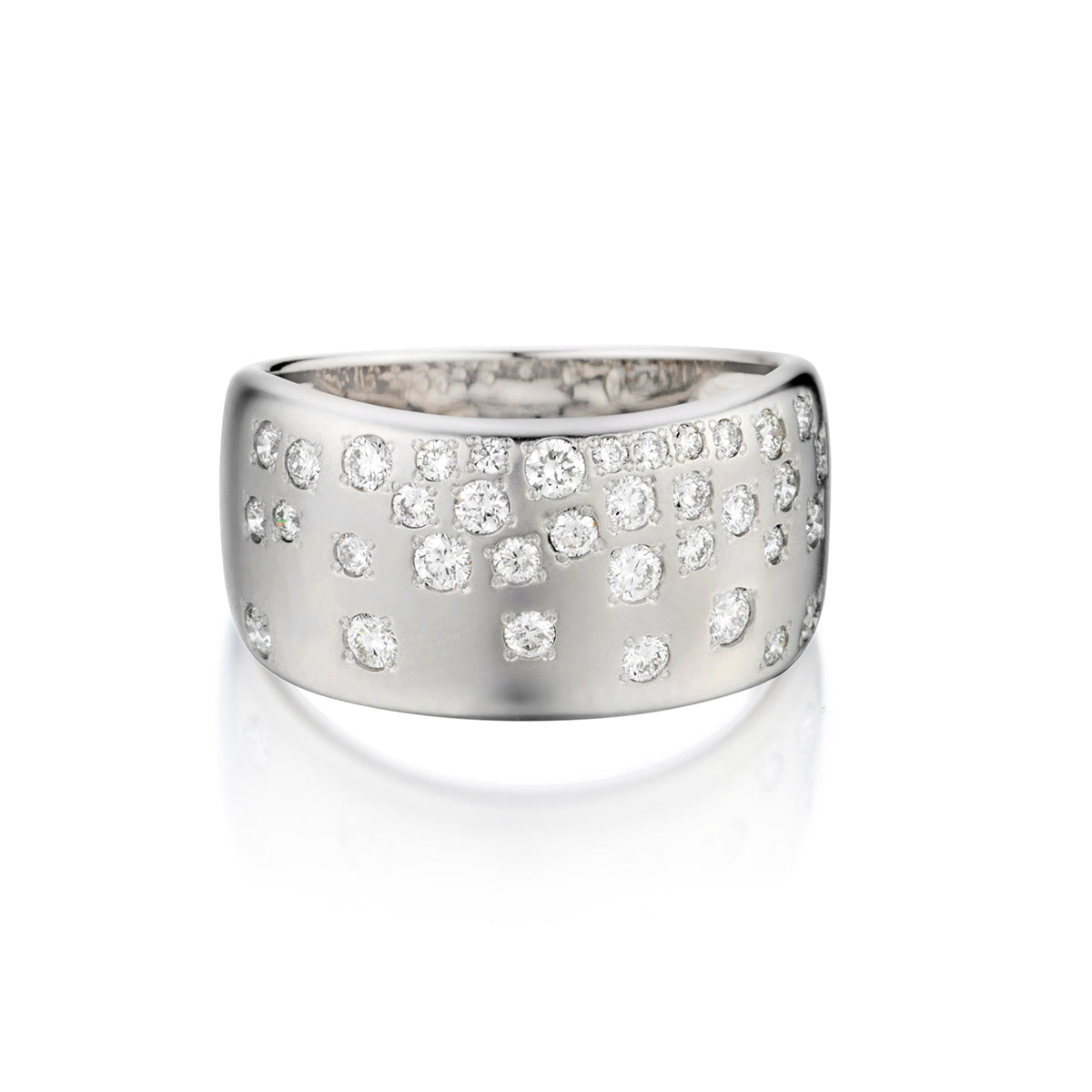 18kt White Gold Diamond Band. 0.58ct Tw