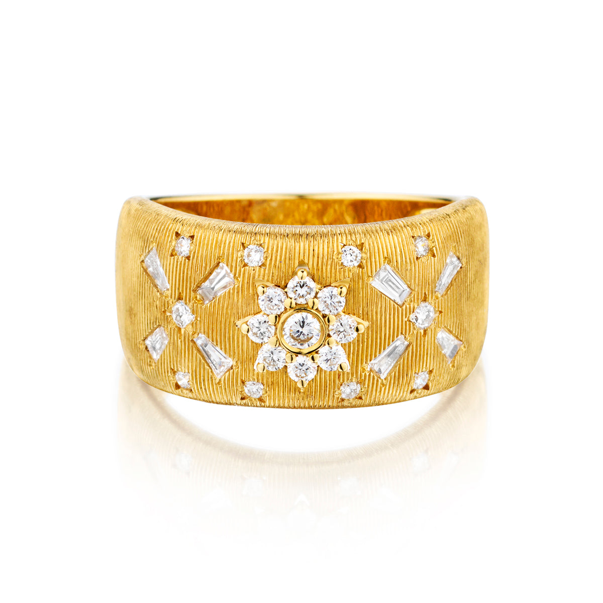18kt Yellow Gold Diamond Band. 0.40ct Tw