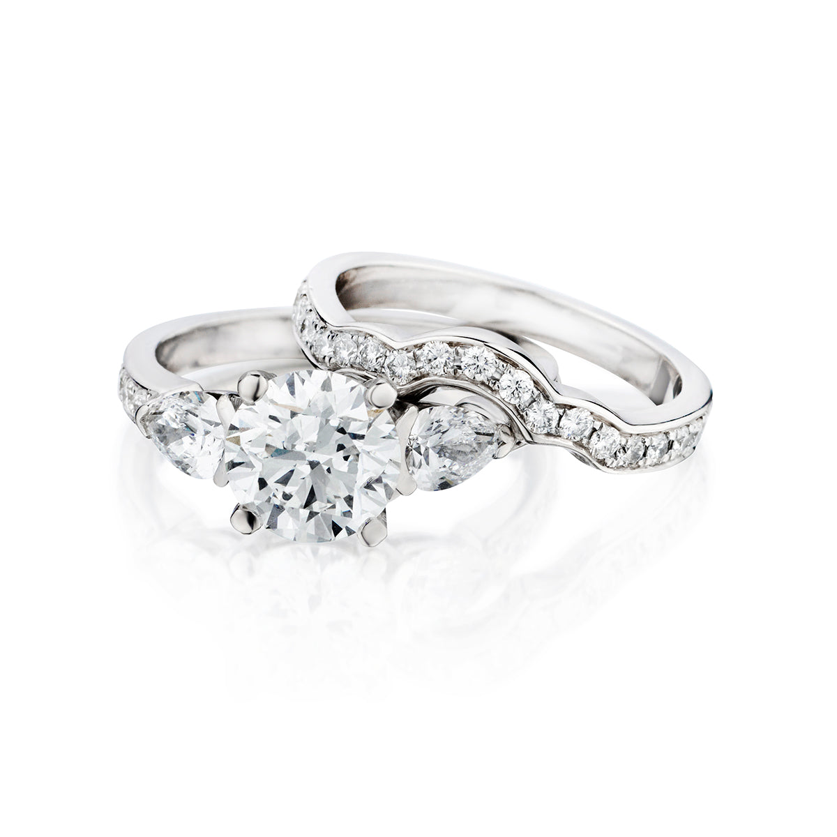 Ladies 19kt White Gold Diamond Ring. 1.80 Brilliant Cut.