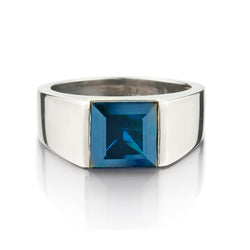 18kt White Gold Blue Sapphire Ring. 2.50 Carat Weight.