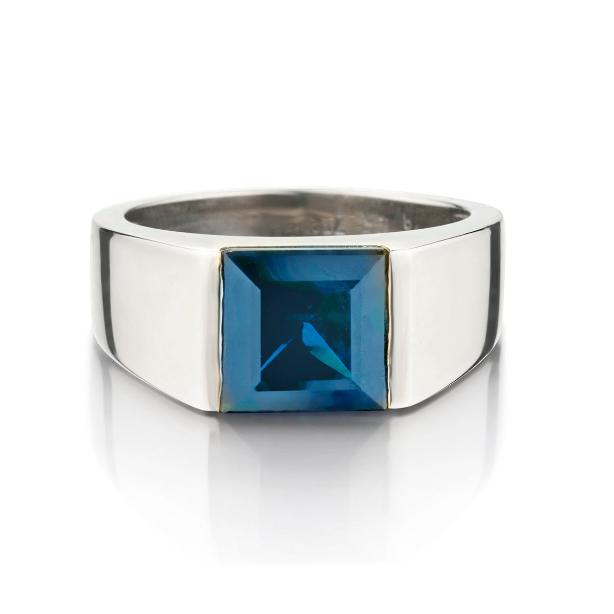 18kt White Gold Blue Sapphire Ring. 2.50 Carat Weight.