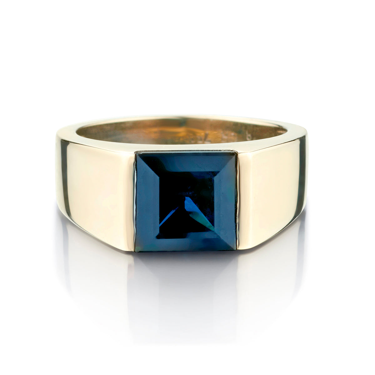18kt White Gold Blue Sapphire Ring. 2.50 Carat Weight.