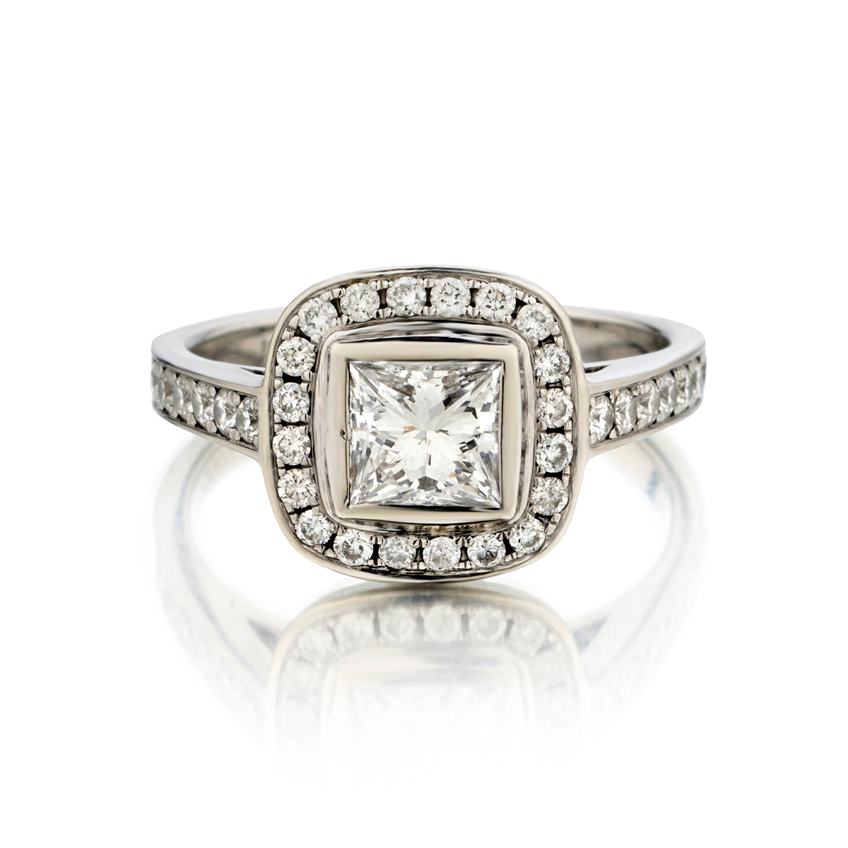 Ladies 18kt White Gold Diamond Ring. 0.78 Princess Cut
