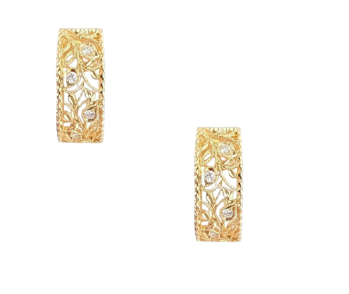 18KT YELLOW GOLD HALF-HOOP EARRINGS.
