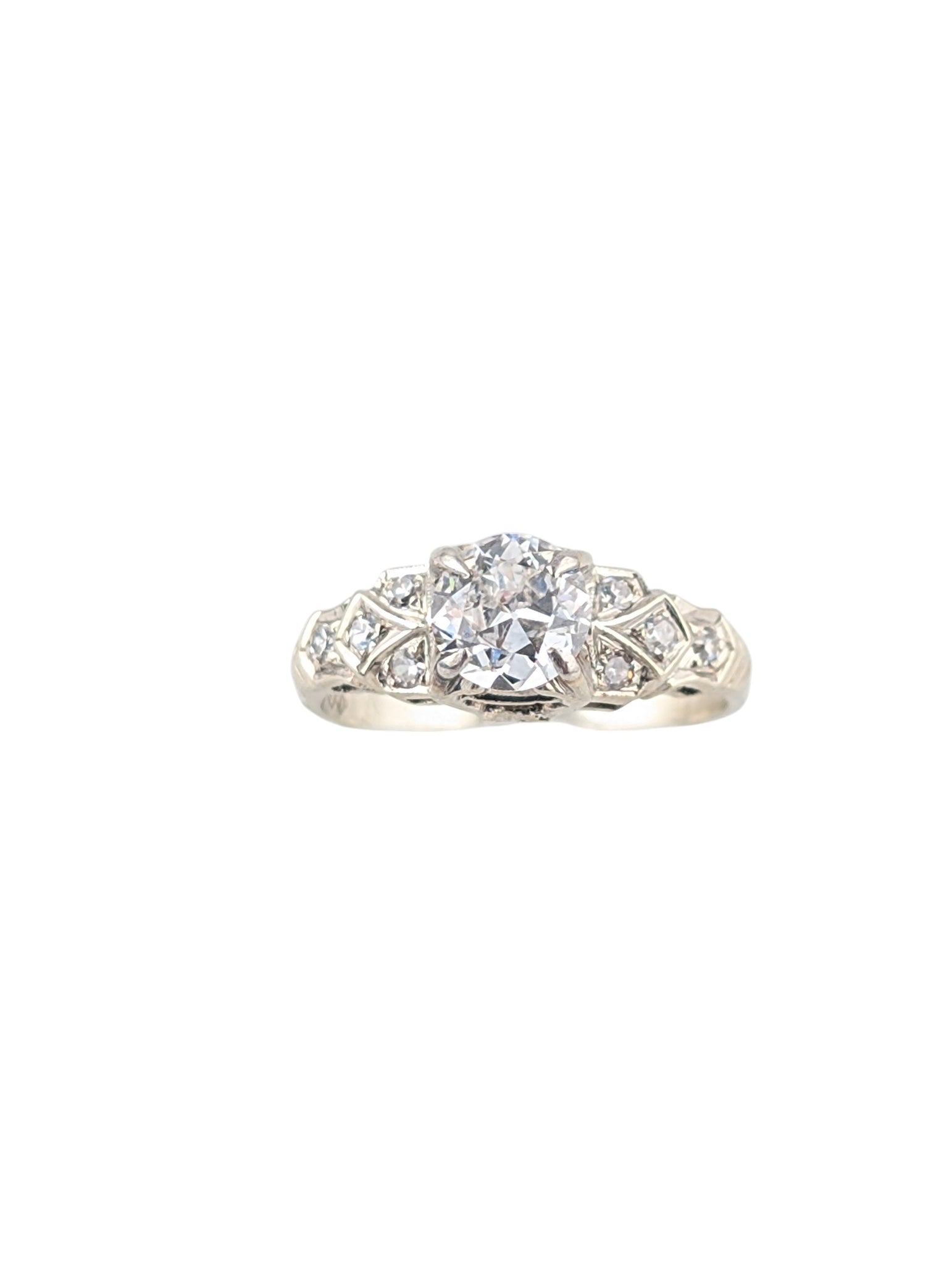 18KT WHITE GOLD VINTAGE STYLE DIAMOND ENGAGEMENT RING.
