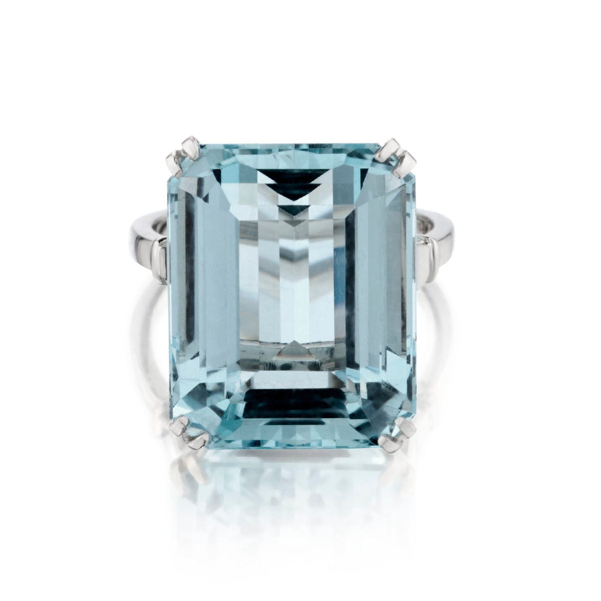 Birks Vintage 18kt White Gold Rectangular Aquamarine Ring. 15.0 cts
