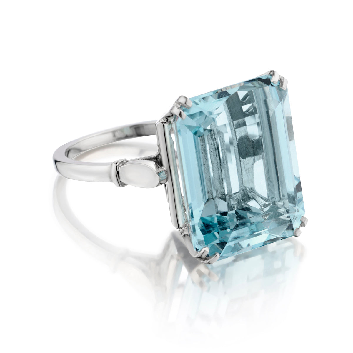 Birks Vintage 18kt White Gold Rectangular Aquamarine Ring. 15.0 cts