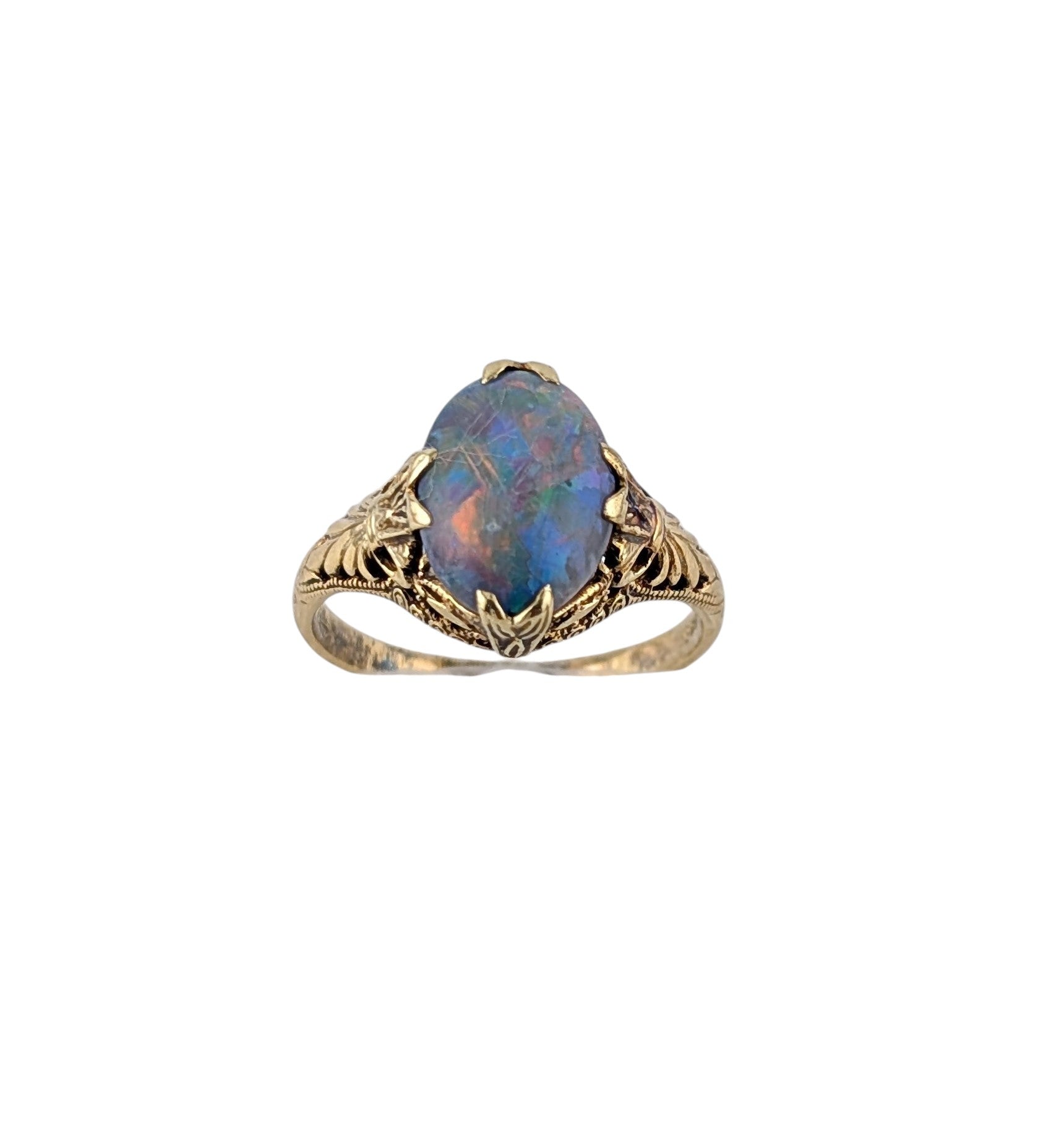 14KT YELLOW GOLD VINTAGE OPAL RING.