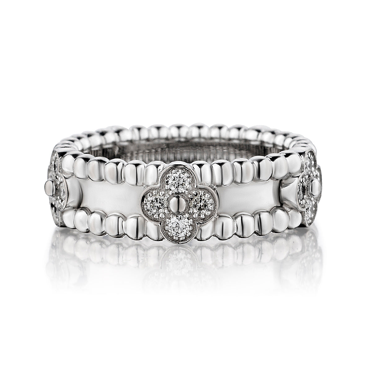 Van Cleef & Arpels Perlee Sweet Clover Ring. 18kt White Gold. VCARPGMN50
