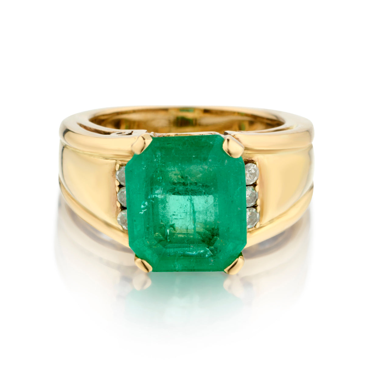 Green Emerald and Diamond Ring. 14kt Yellow Gold.