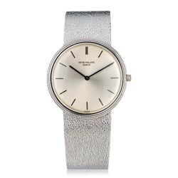 Patek Philippe Hobnail Calatrava in 18kt White Gold Wristwatch. Ref: 3520