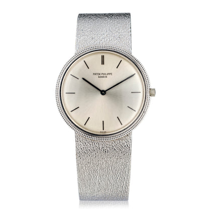 Patek Philippe Hobnail Calatrava in 18kt White Gold Wristwatch. Ref: 3520