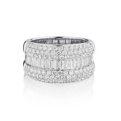 18kt White Gold Diamond Brilliant Cut and BAguette band Band. 2.00ct Tw
