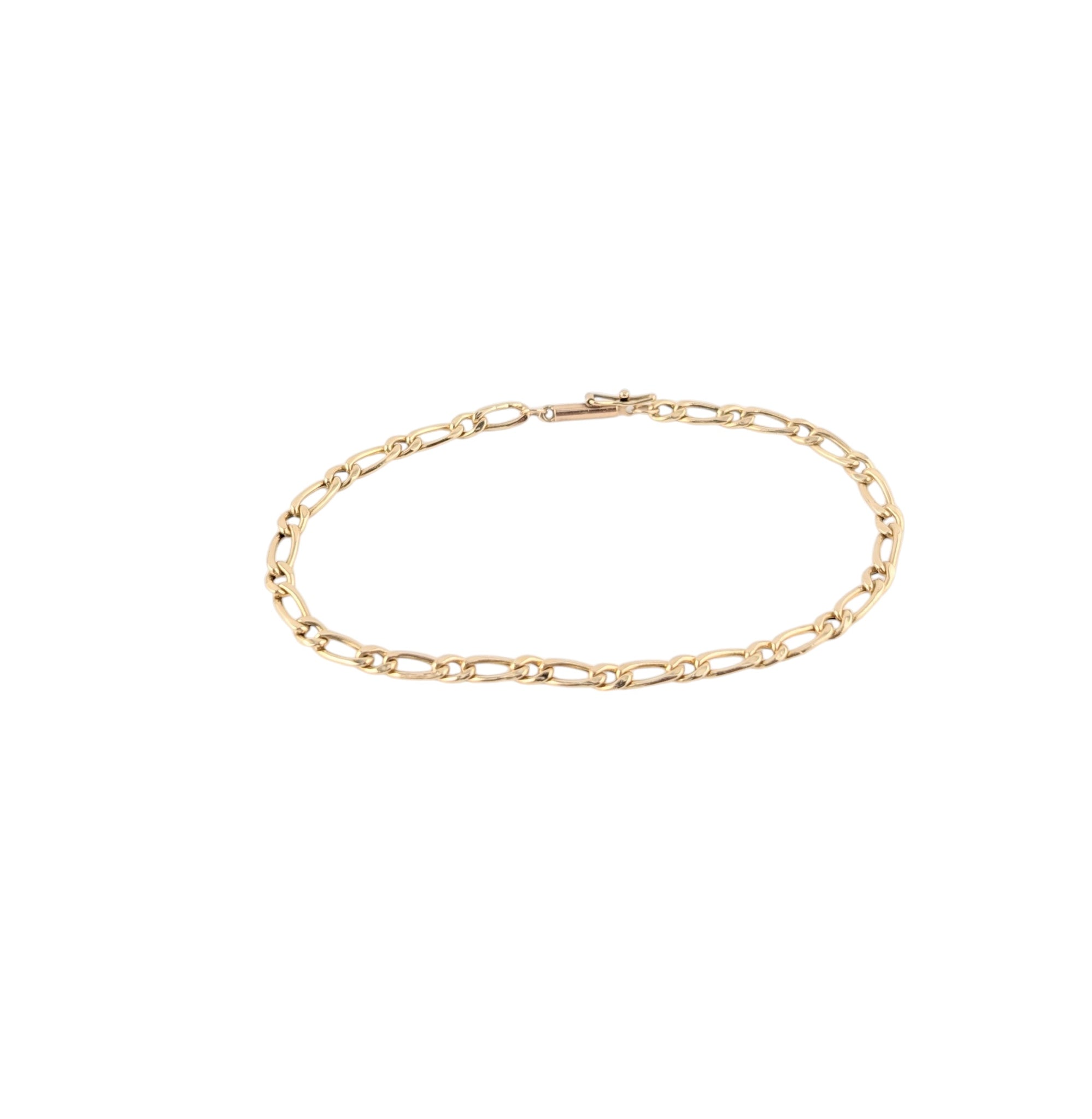 14KT YELLOW GOLD FIGARO STYLE BRACELET.