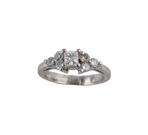 Platinum Diamond Ring. 0.85ct TW.