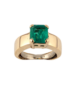 18kt Yellow Gold Green Emerald ring.