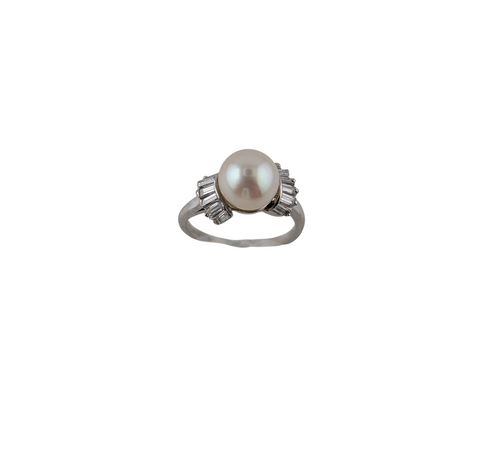 PLATINUM PEARL & DIAMOND RING.