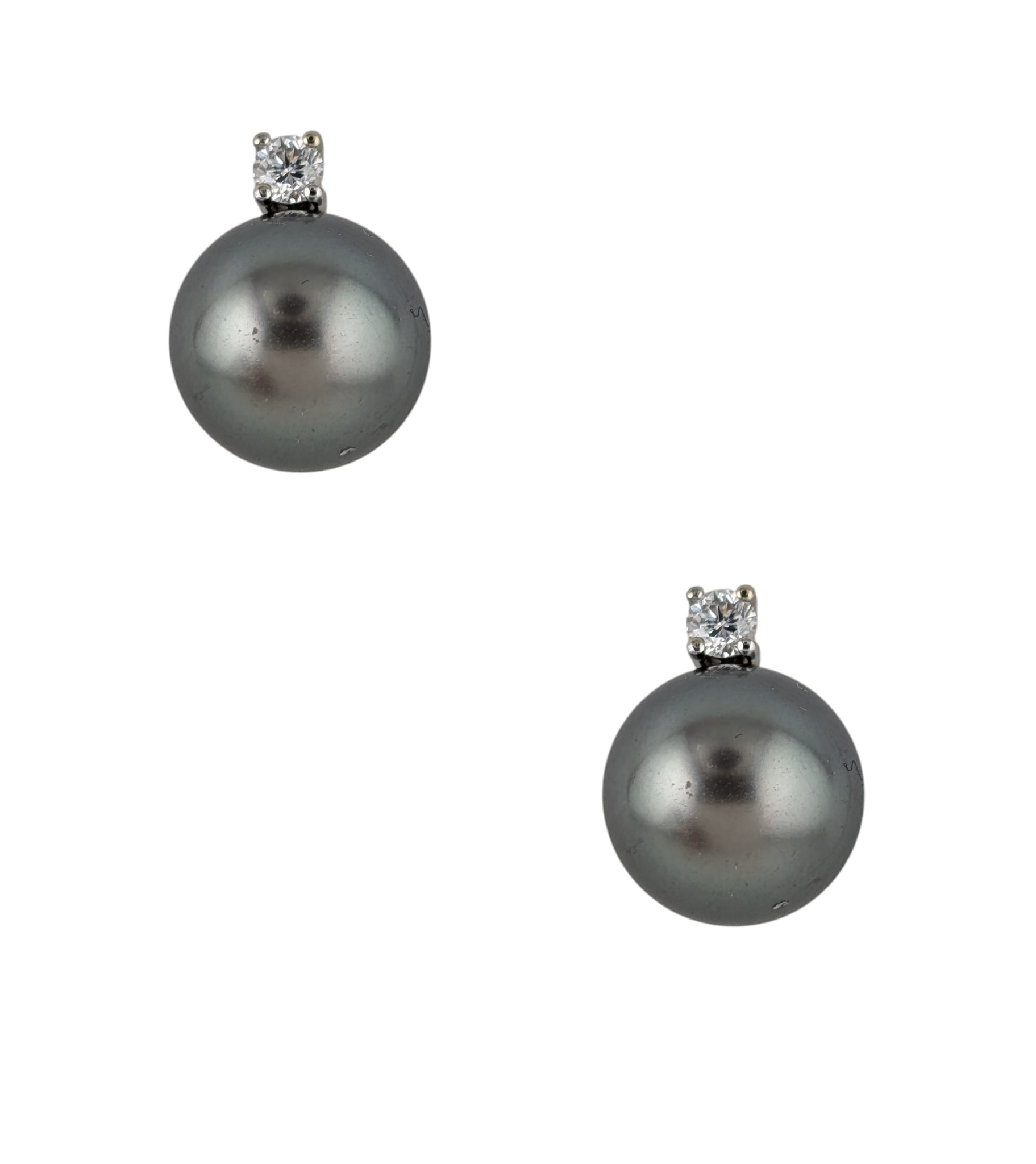 18KT WHITE GOLD PEARL AND DIAMOND EARRINGS.