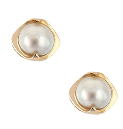 14KT YELLOW GOLD MABE PEARL EARRINGS.