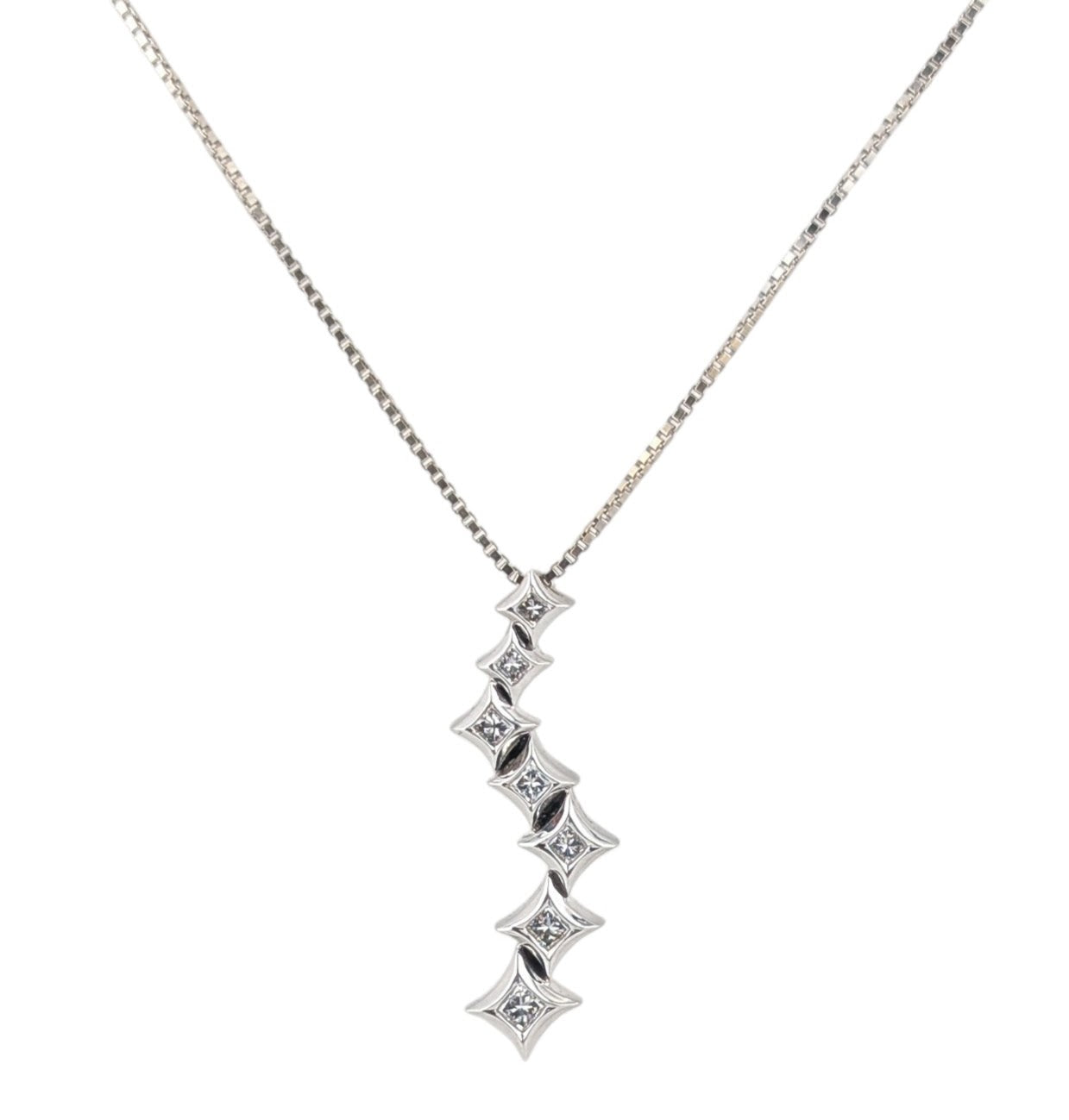 18KT WHITE GOLD DIAMOND PENDANT & CHAIN