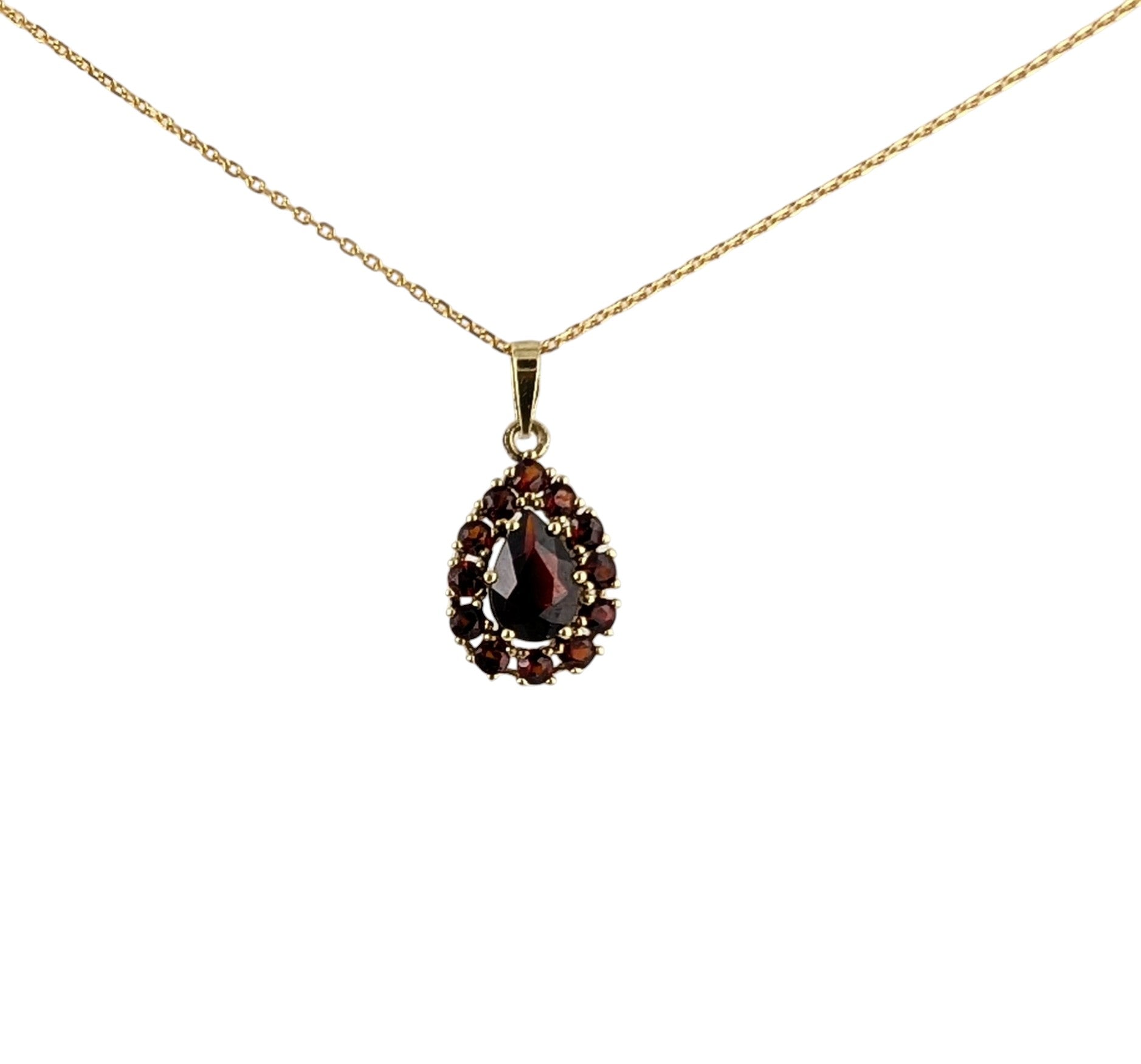 14KT YELLOW GOLD VINTAGE STYLE GARNET PENDANT AND CHAIN.
