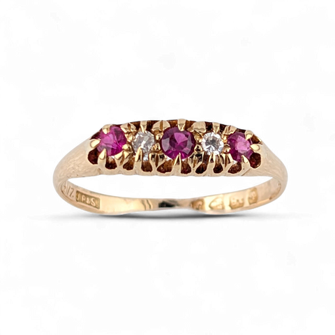 18KT YELLOW GOLD RUBY & DIAMOND RING.