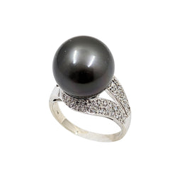 18Kt White Gold and 15mm Grey / Black Tahitian Pearl and Diamond Ring