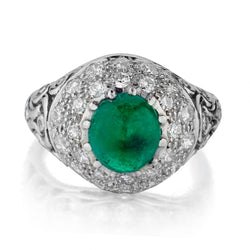 LADIES Vintage Platinum 2.00 ct Green Emerald and Diamond Ring. Circa 1930.